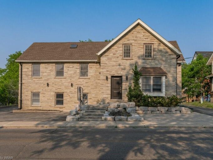 62 Regina St N, Waterloo