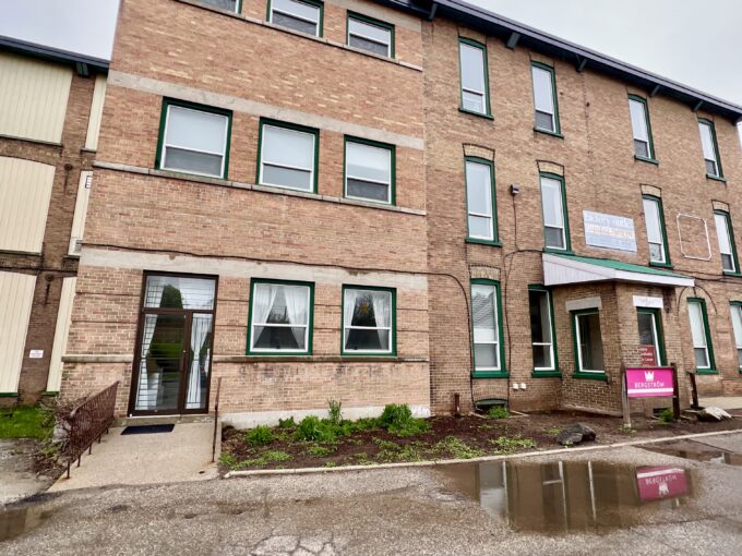 215 Queen St W, Cambridge - Unit 3